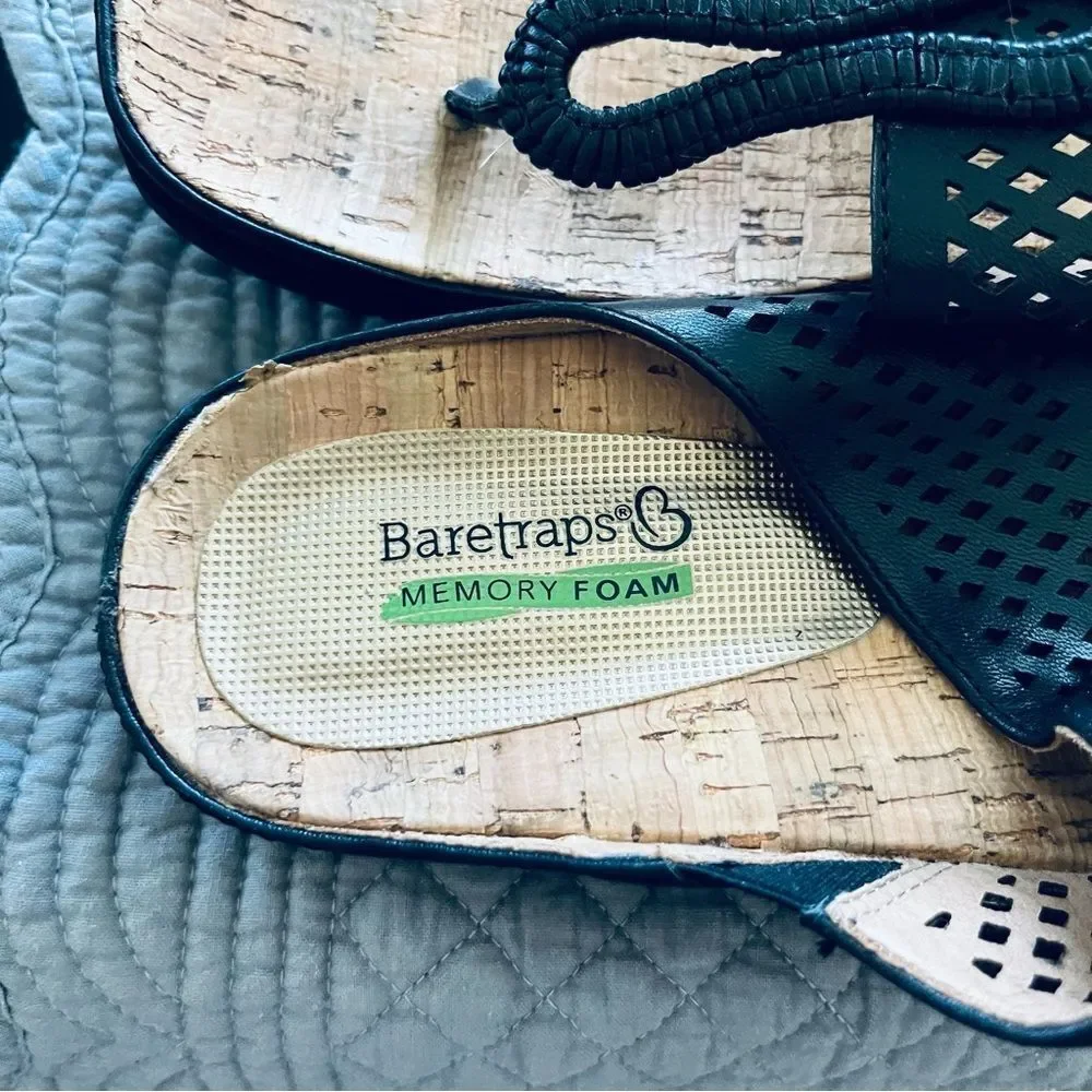 BareTraps Black Leather Flip Flop Sandals Memory Foam Cork Insole Size 9 EUC